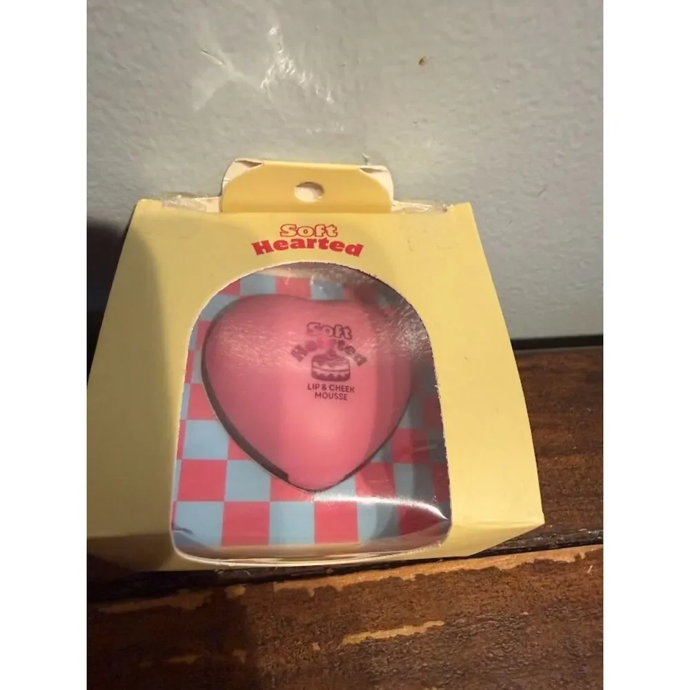 Soft hearted lip & cheek mousse
